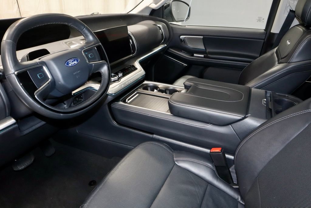 Certified 2025 Ford Expedition Platinum w/ Driver's Package image 27