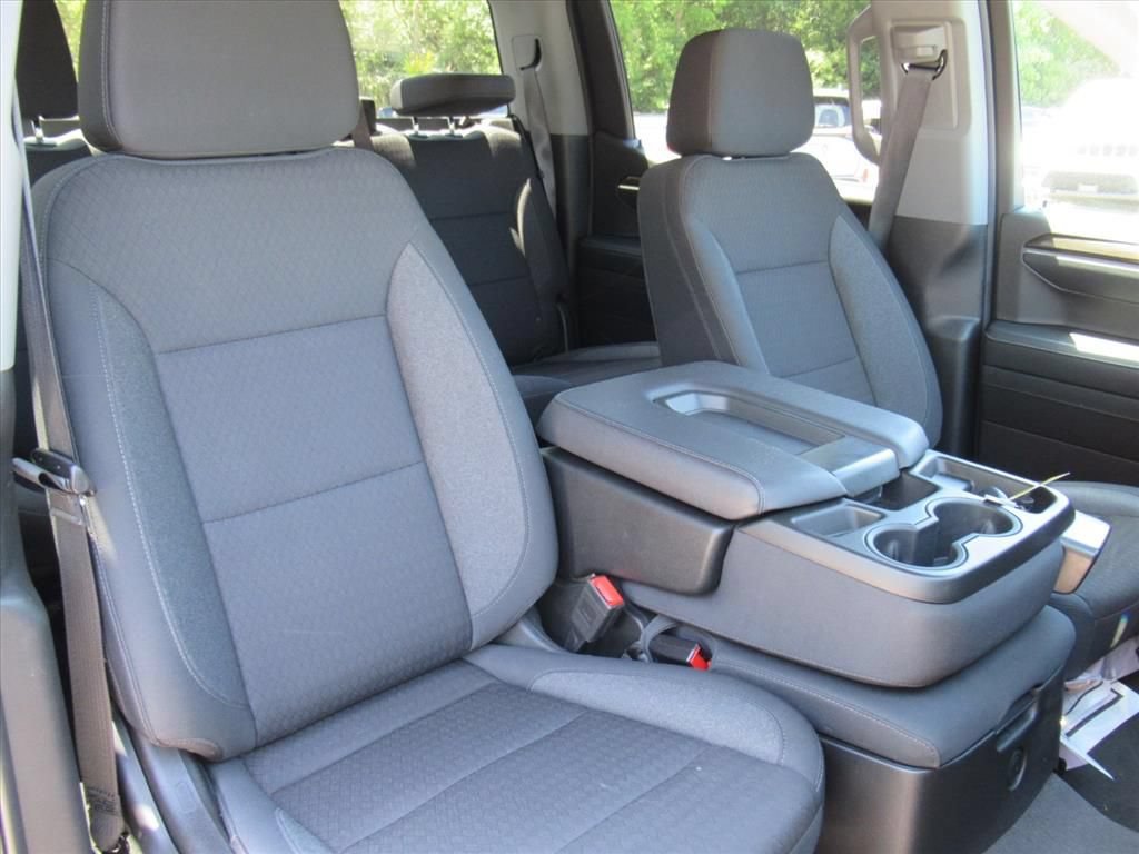 Used 2024 Chevrolet Silverado 1500 LT AWD/4WD image 9