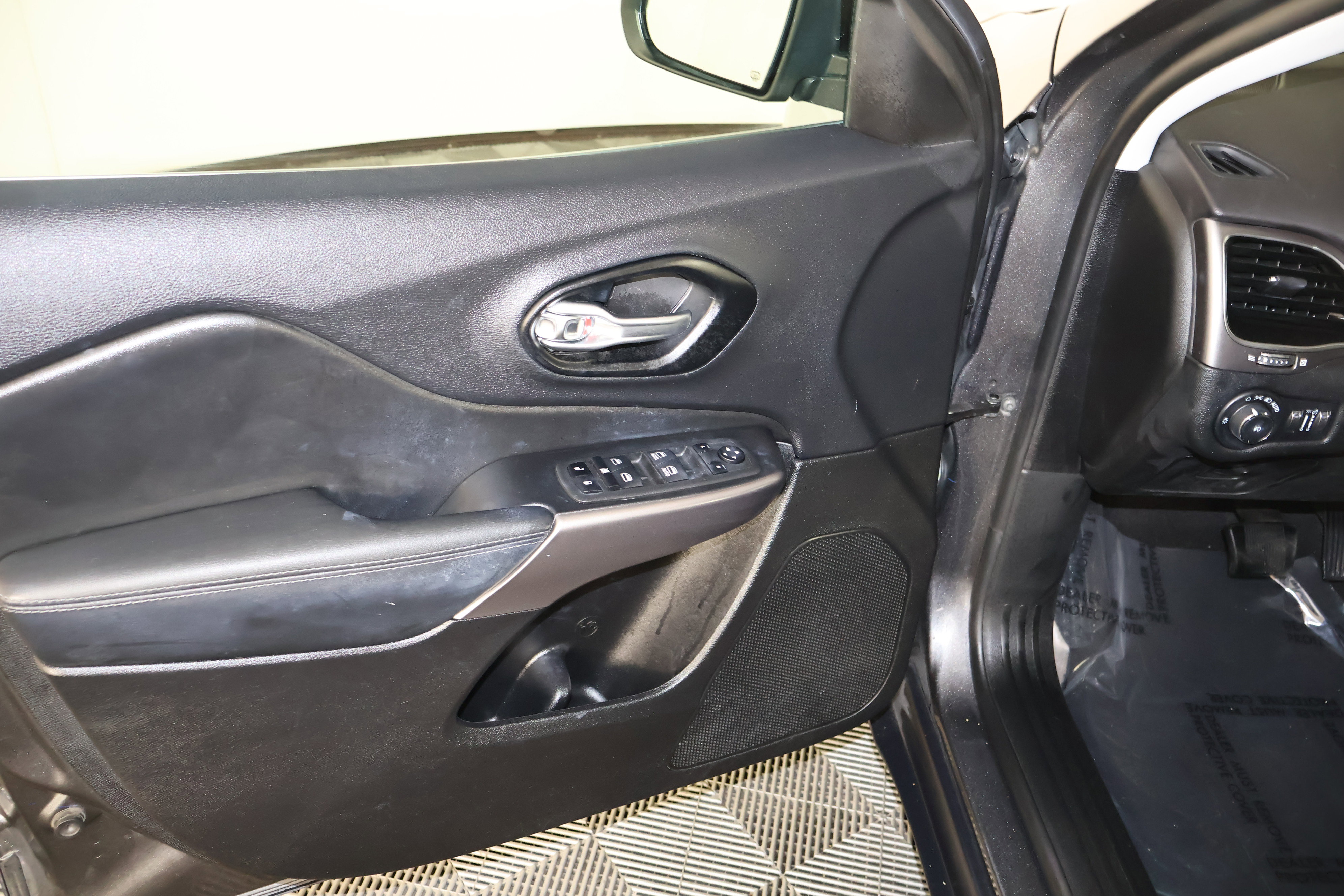 Used 2022 Jeep Cherokee Latitude Lux image 37