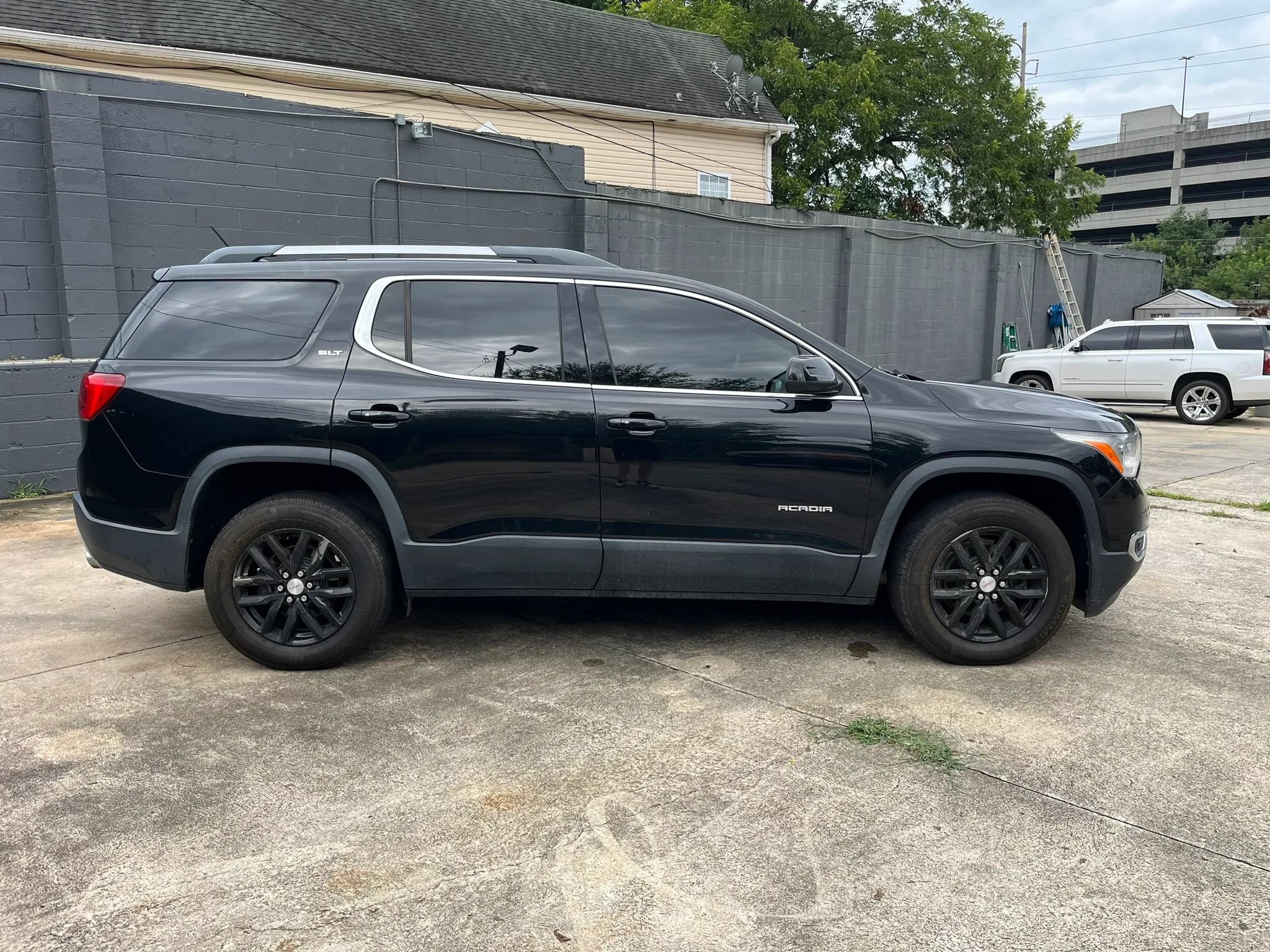 Used 2019 GMC Acadia SLT AWD/4WD image 4