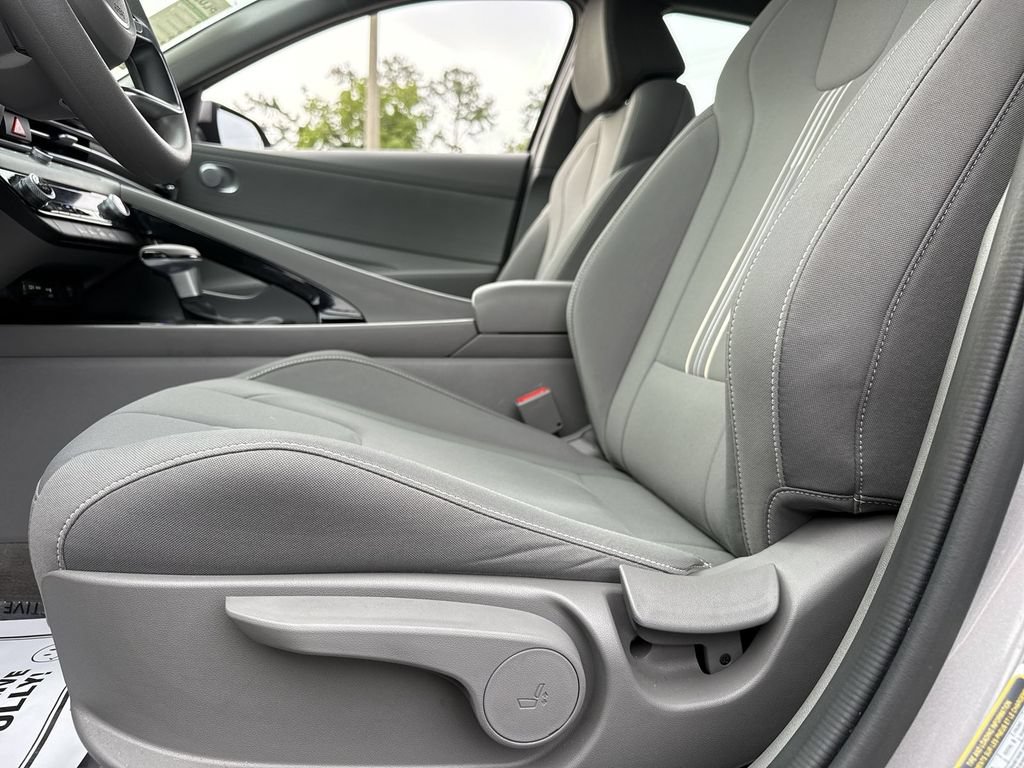 Used 2024 Hyundai Elantra Blue FWD image 15