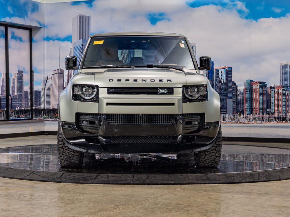 Used 2025 Land Rover Defender 110 X-Dynamic SE AWD/4WD image 3