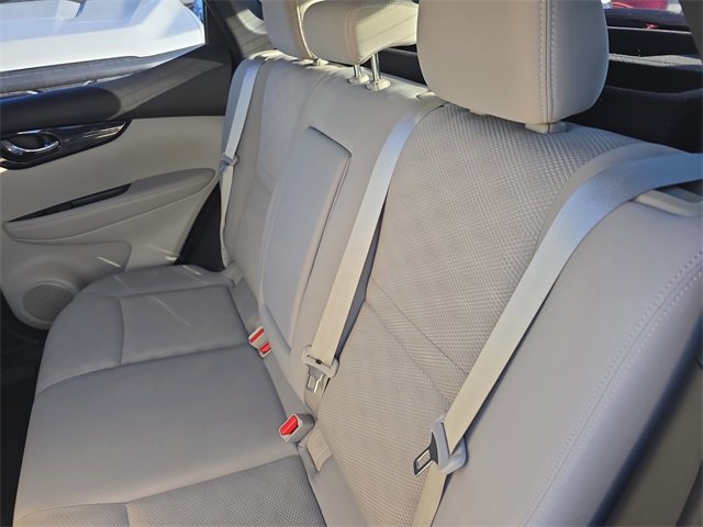 Used 2018 Nissan Rogue Sport SV w/ SV Technology Package image 12