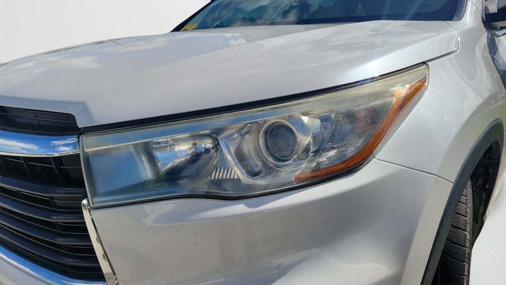Used 2016 Toyota Highlander Limited FWD image 2