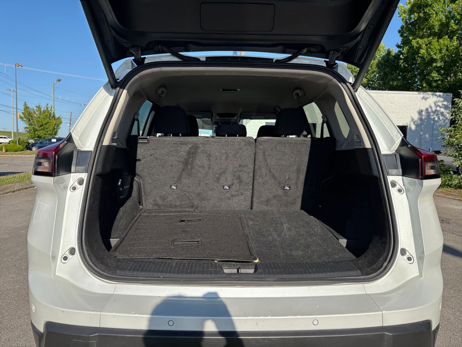 Used 2025 Nissan Rogue SV FWD image 32