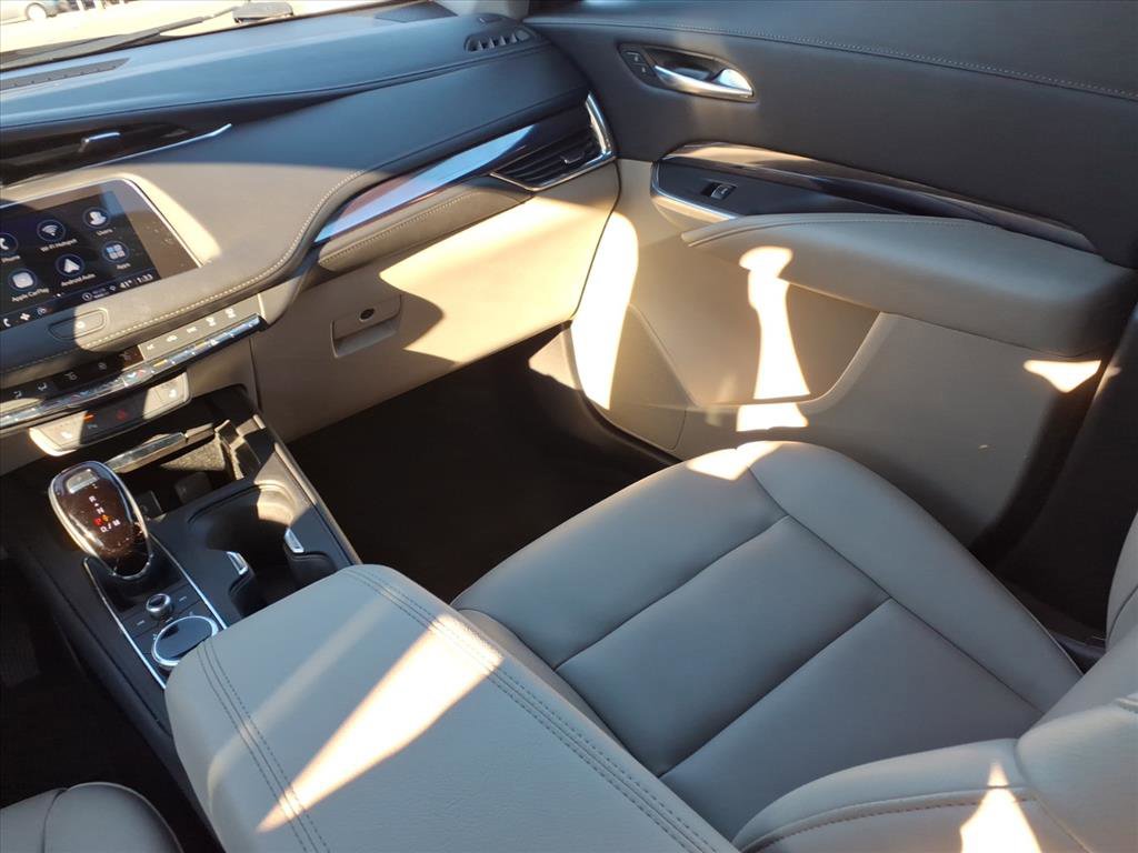 Certified 2023 Cadillac XT4 Luxury w/ Cold Weather Package image 20