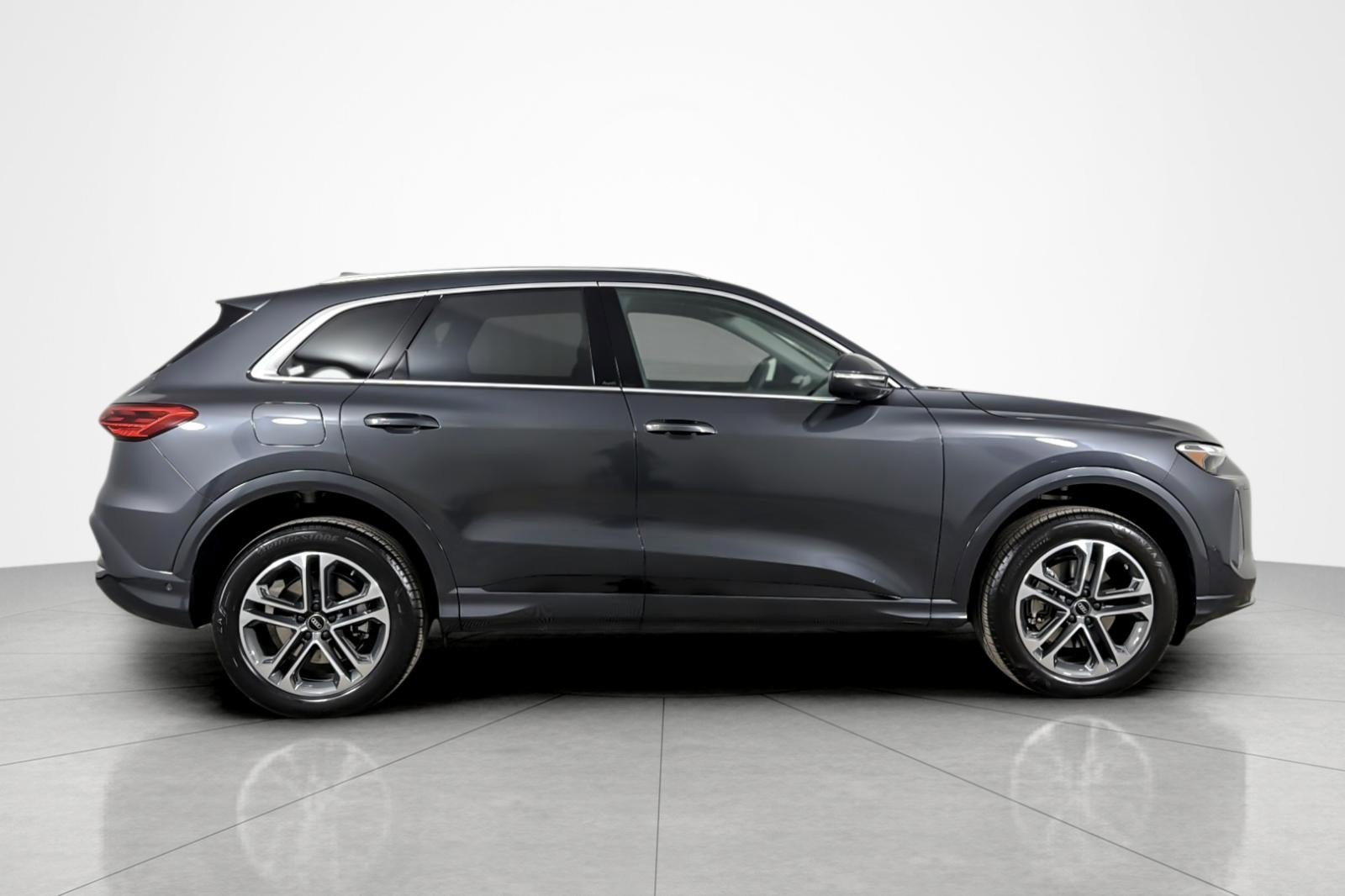 Used 2025 Audi Q5 Premium w/ Convenience Package image 6