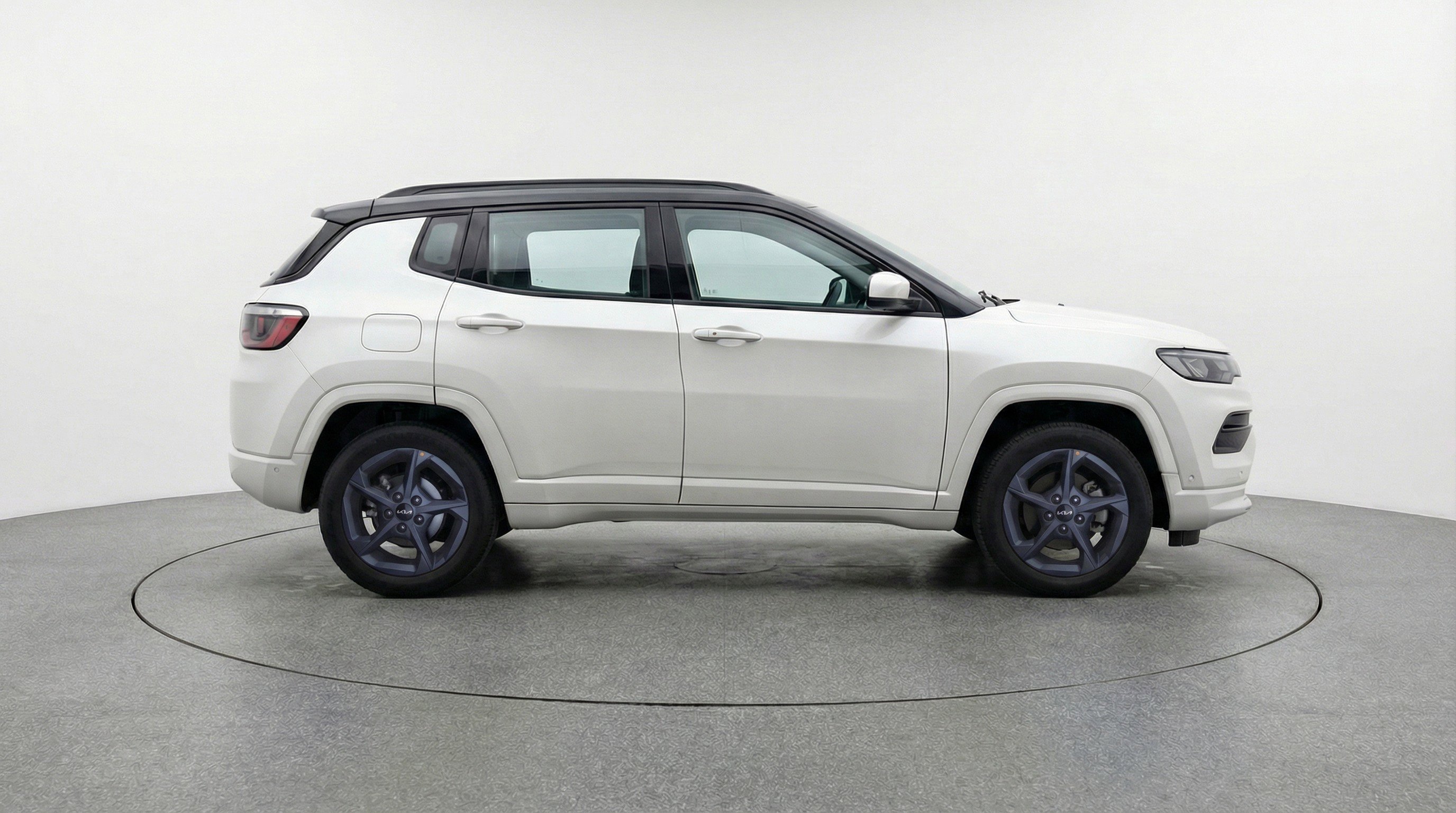 Used 2025 Jeep Compass Trailhawk AWD/4WD image 11