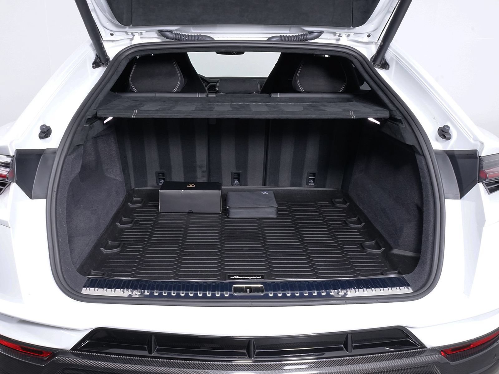 Used 2023 Lamborghini Urus Performante AWD/4WD image 18