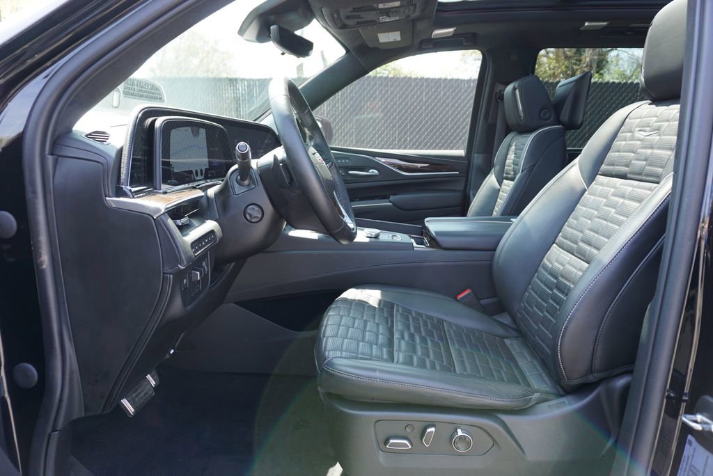 Used 2022 Cadillac Escalade Sport Platinum w/ LPO, ONYX Package image 14