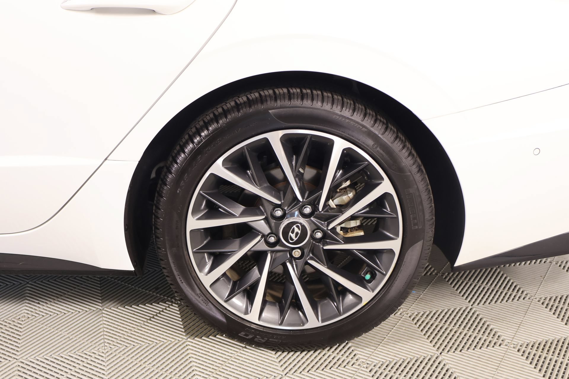 Used 2022 Hyundai Sonata Limited w/ Preferred Accessory Package FWD image 18
