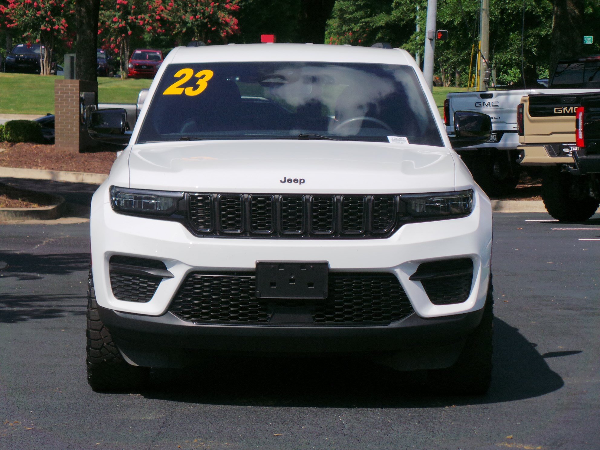Used 2023 Jeep Grand Cherokee Altitude AWD/4WD image 20