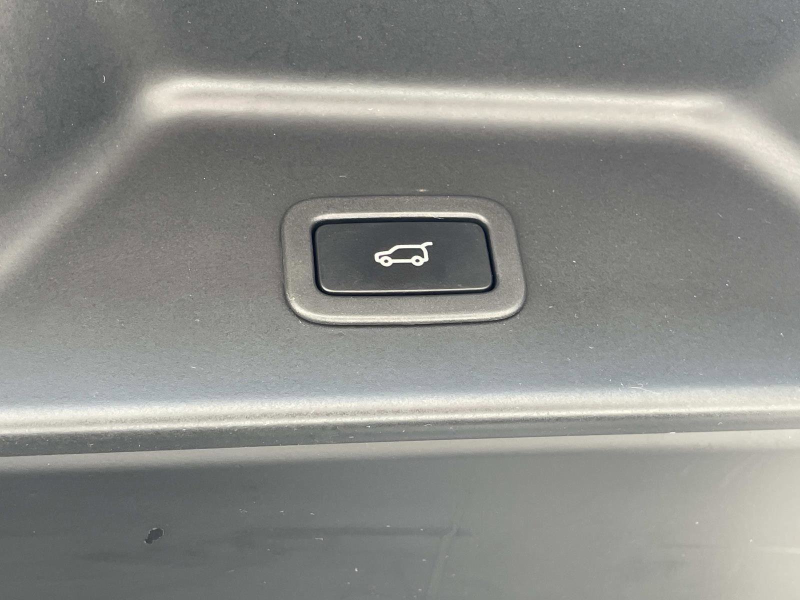 Used 2016 Land Rover Range Rover HSE image 11