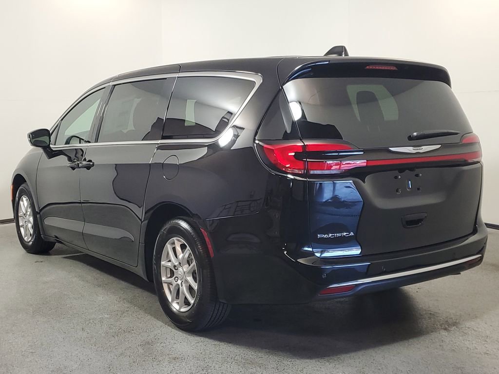 New 2026 Chrysler Pacifica Select image 5