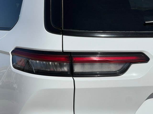 Used 2023 Jeep Grand Cherokee L Laredo image 12