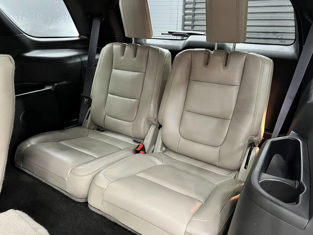 Used 2015 Ford Explorer XLT w/ Equipment Group 202A image 14
