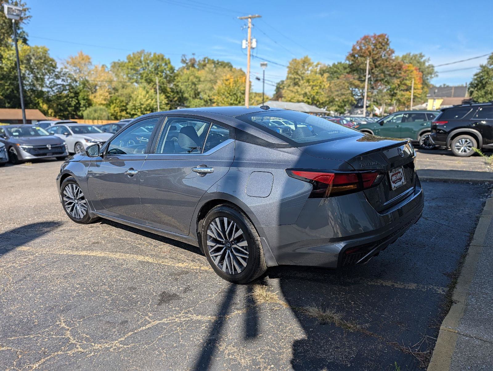 Used 2024 Nissan Altima 2.5 SV w/ SV Premium Package FWD image 8