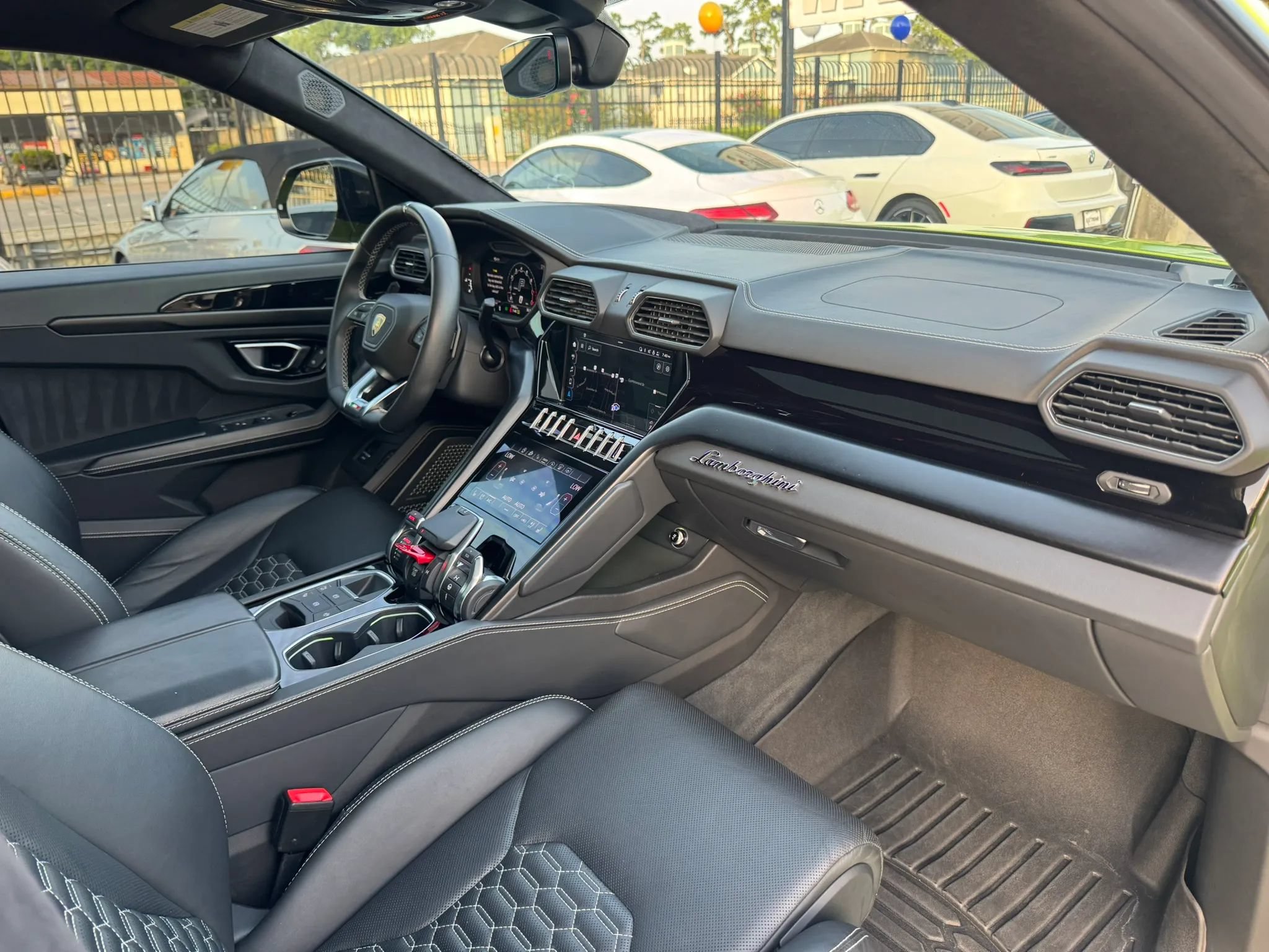 Used 2022 Lamborghini Urus AWD/4WD image 24