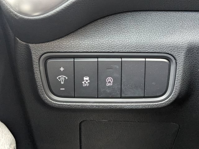 Certified 2025 Kia Soul LX w/ LX Technology Package FWD image 24