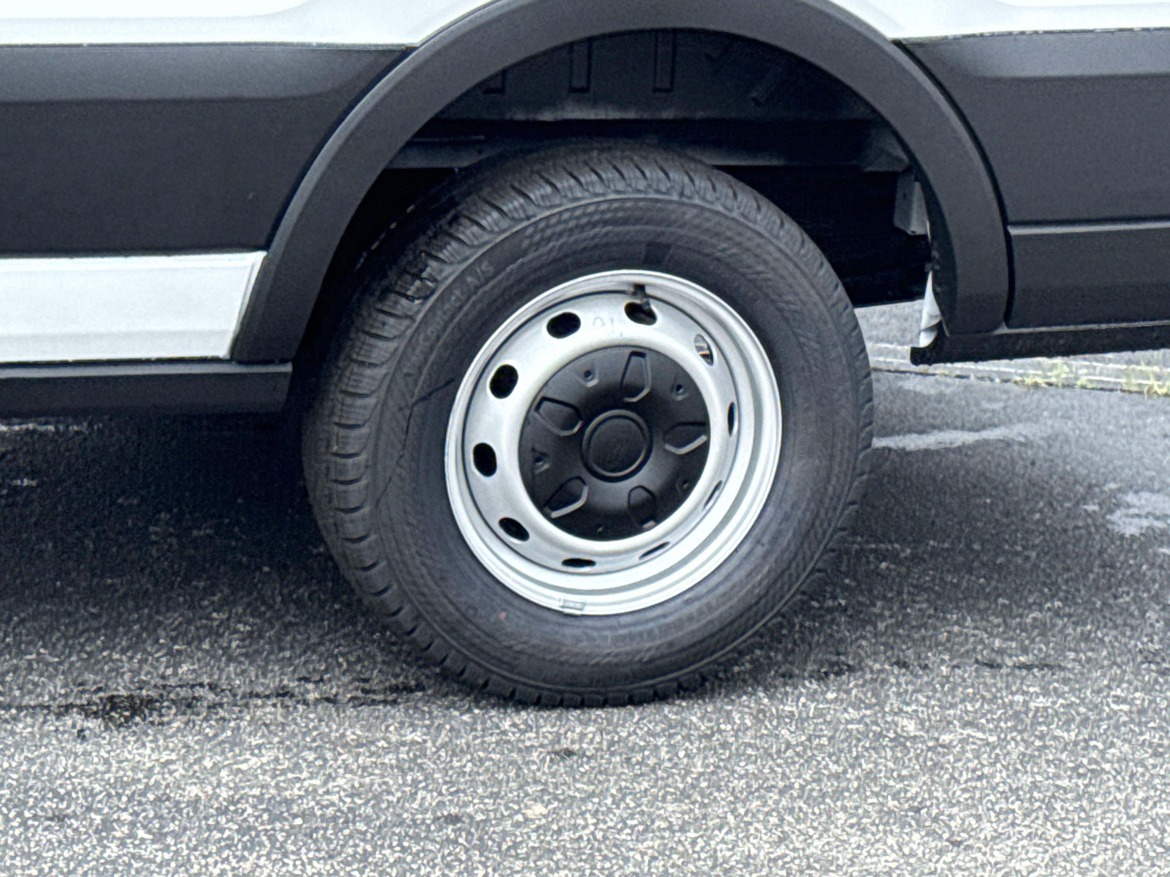 New 2025 Ford Transit 250 148 Medium Roof w/ Load Area Protection Package image 5