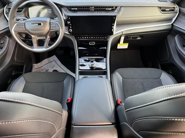 New 2026 Jeep Grand Cherokee Altitude image 4