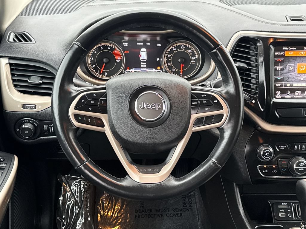 Used 2017 Jeep Cherokee Limited w/ Luxury Group FWD image 14