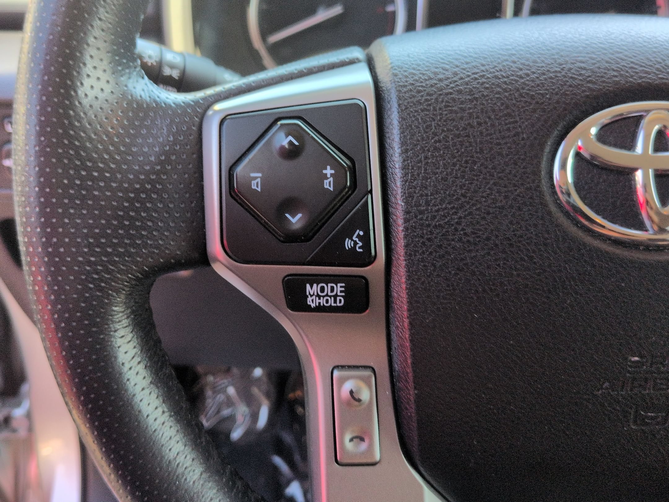 Used 2020 Toyota 4Runner Limited AWD/4WD image 18