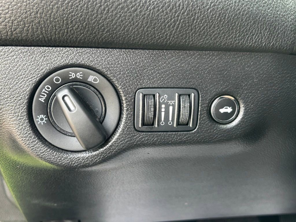 Used 2023 Dodge Challenger SXT image 14