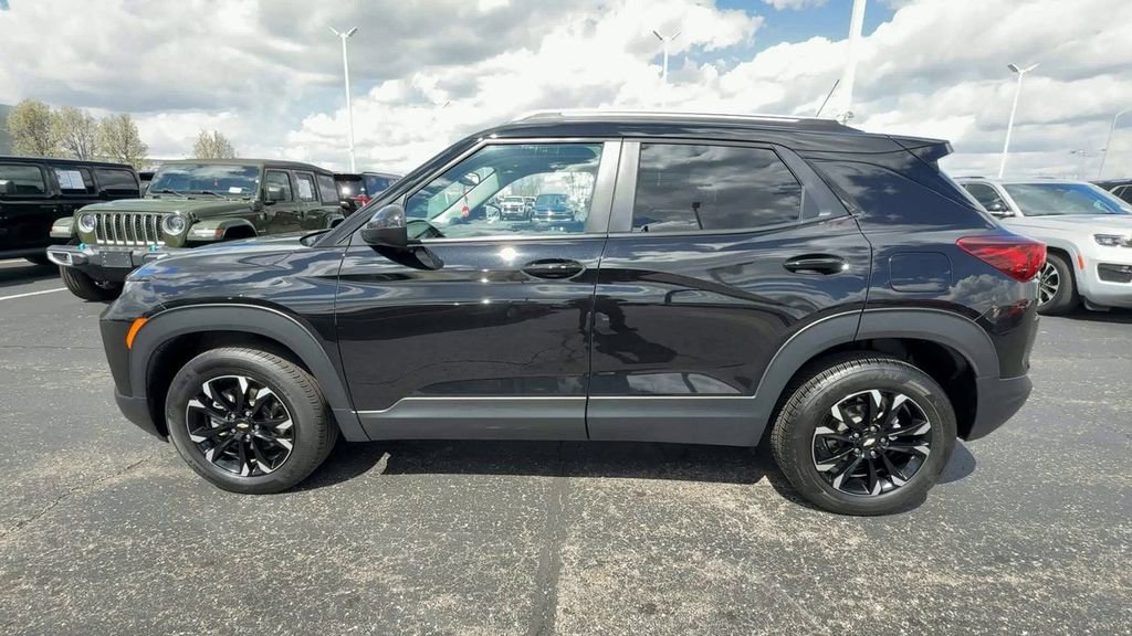 Used 2023 Chevrolet TrailBlazer LT w/ Convenience Package AWD/4WD image 5