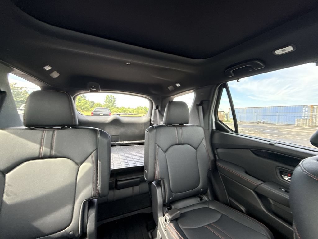 Used 2025 Honda Pilot TrailSport image 12