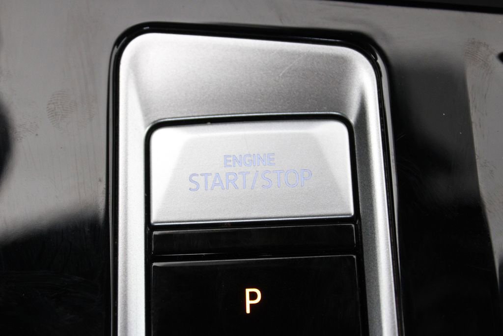 Used 2025 Volkswagen Atlas Cross Sport SE image 24