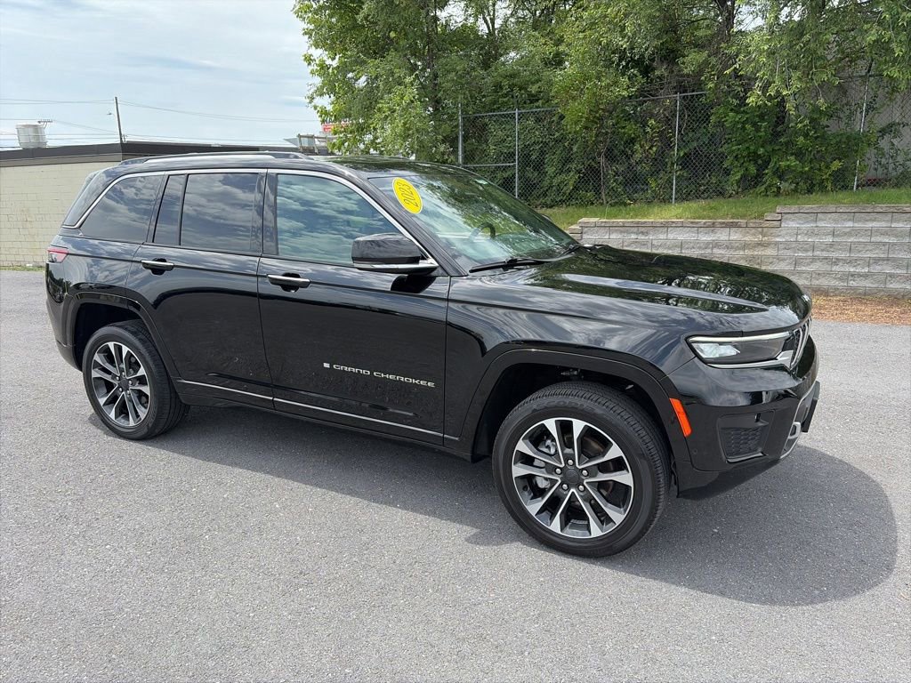 Used 2023 Jeep Grand Cherokee Overland AWD/4WD image 1