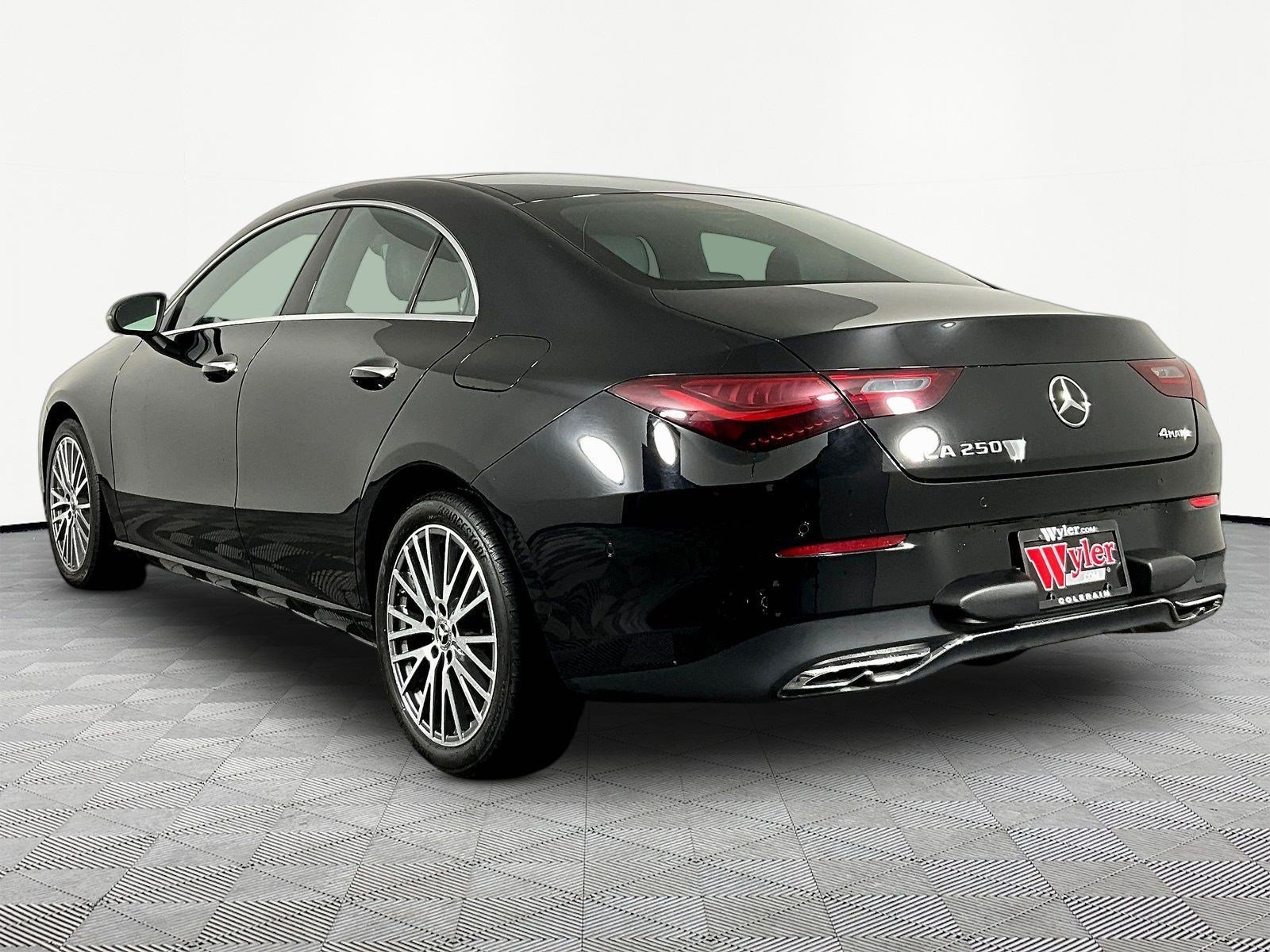 Used 2025 Mercedes-Benz CLA 250 4MATIC image 4