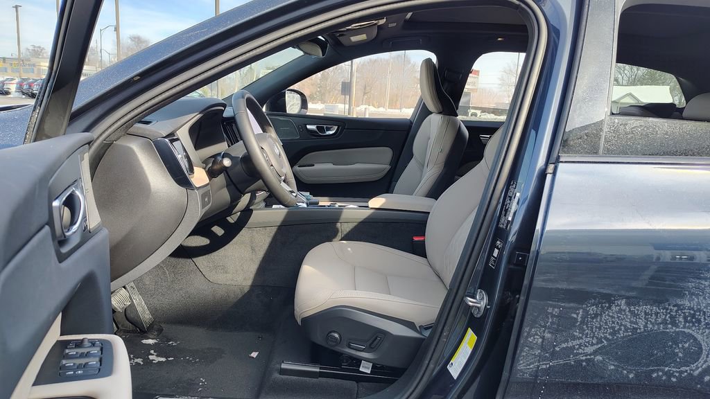 New 2026 Volvo XC60 B5 Plus w/ Protection Package Premier AWD/4WD image 7