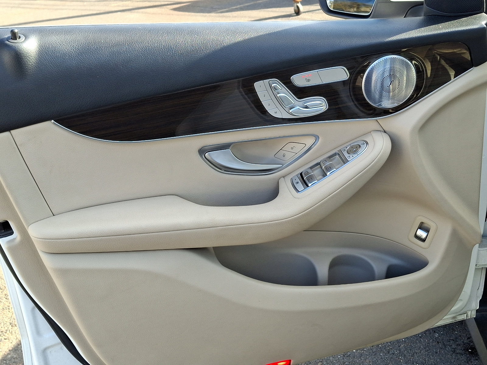 Used 2018 Mercedes-Benz GLC 300 4MATIC w/ Multimedia Package image 10