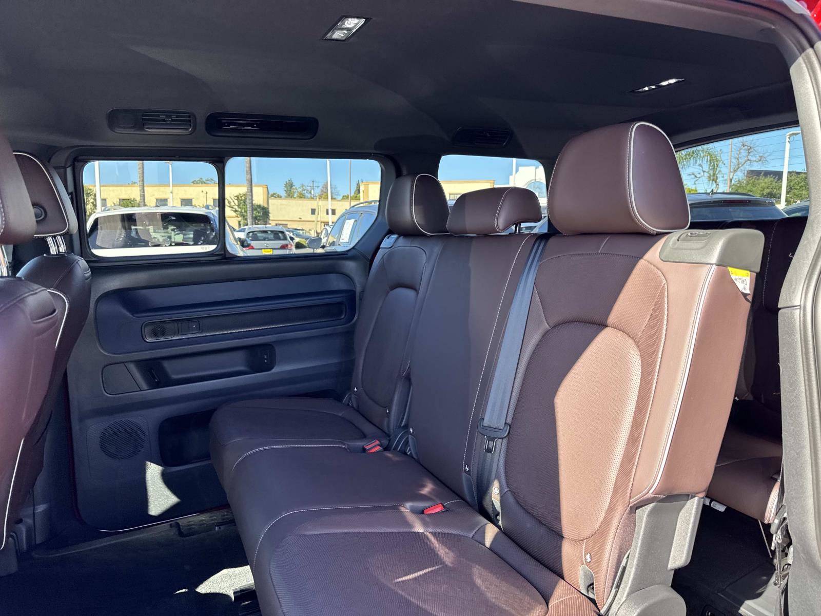 Used 2025 Volkswagen ID. Buzz Pro S image 9