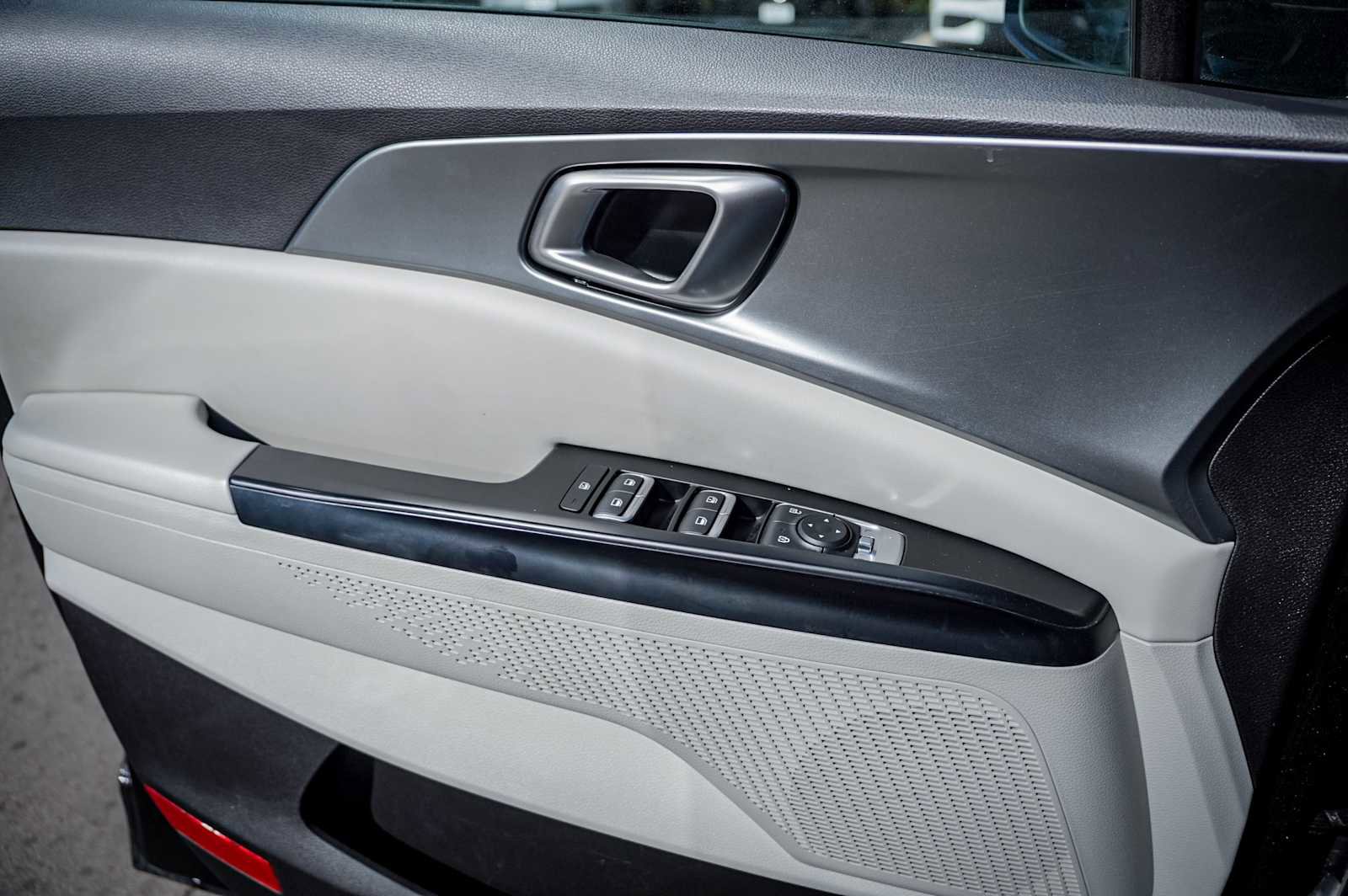 Certified 2024 Kia Carnival LX image 20