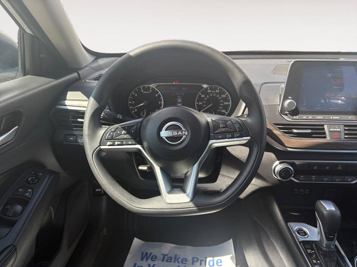 Used 2024 Nissan Altima 2.5 SV FWD image 12
