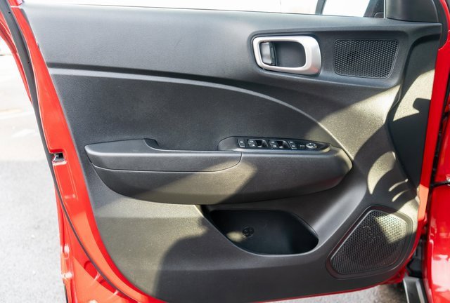 Used 2022 Hyundai Venue SEL image 19