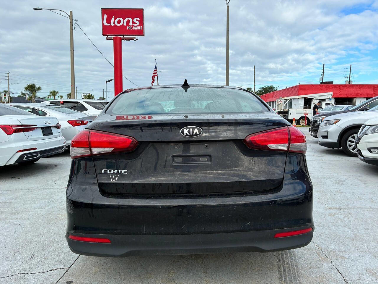 Used 2017 Kia Forte LX FWD image 7