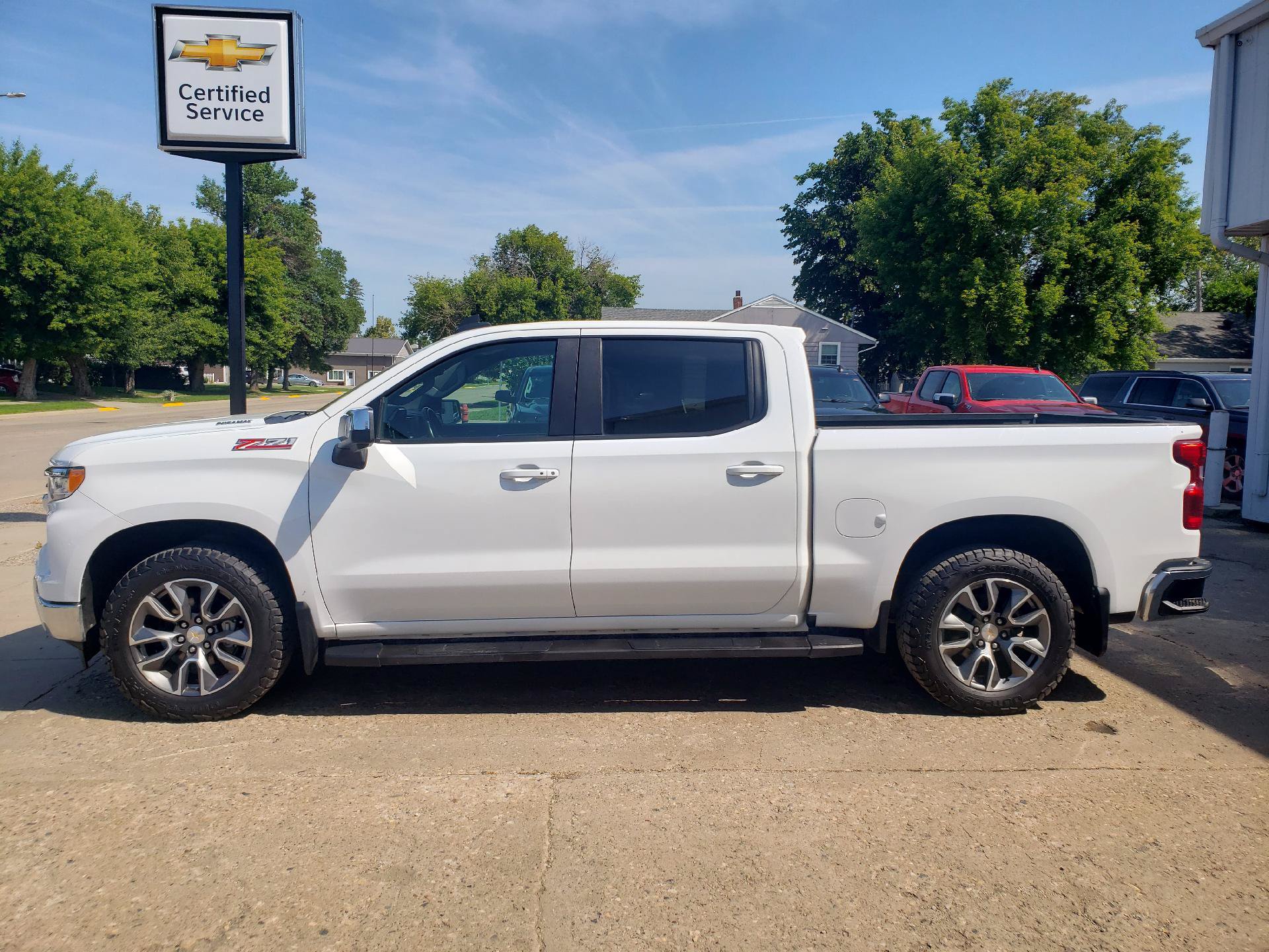 Used 2023 Chevrolet Silverado 1500 LT AWD/4WD image 8