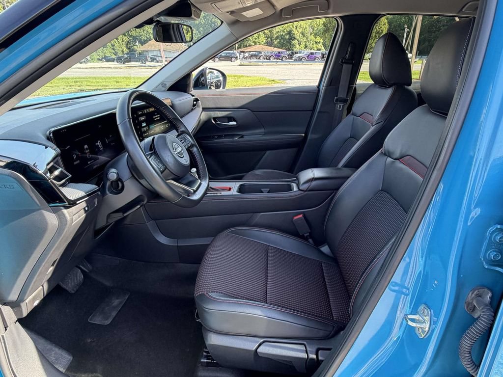 Used 2025 Nissan Kicks SR w/ Illumination Package AWD/4WD image 14