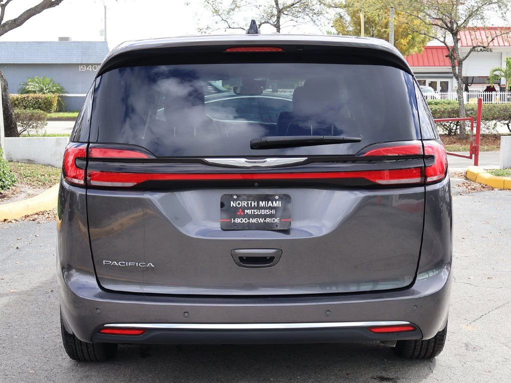 Used 2023 Chrysler Pacifica Touring-L FWD image 13