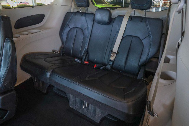 Used 2021 Chrysler Pacifica Touring-L FWD image 30