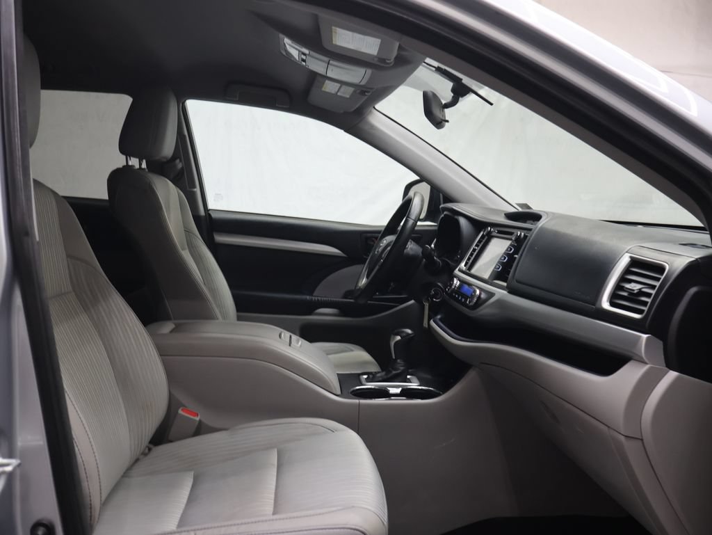 Used 2016 Toyota Highlander Plus AWD/4WD image 9