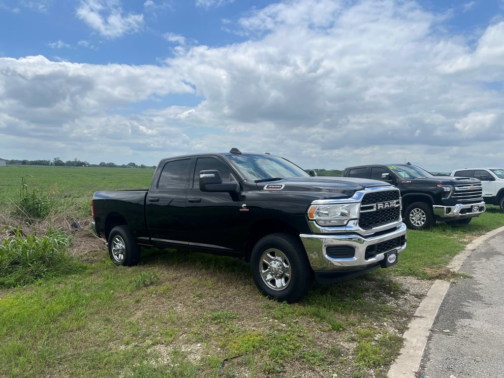 Used 2024 RAM 3500 Tradesman w/ Chrome Appearance Group AWD/4WD image 7