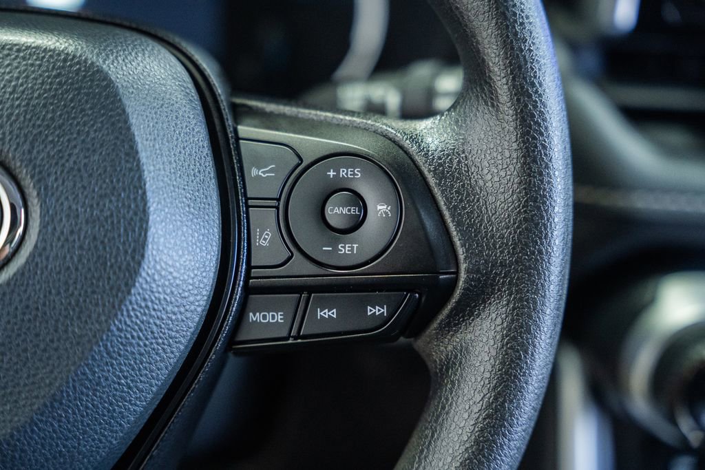 Used 2025 Toyota RAV4 XLE image 23