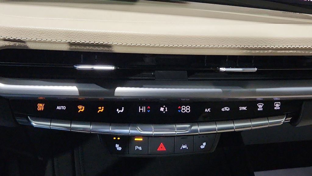 Used 2024 Cadillac XT4 Premium Luxury image 23