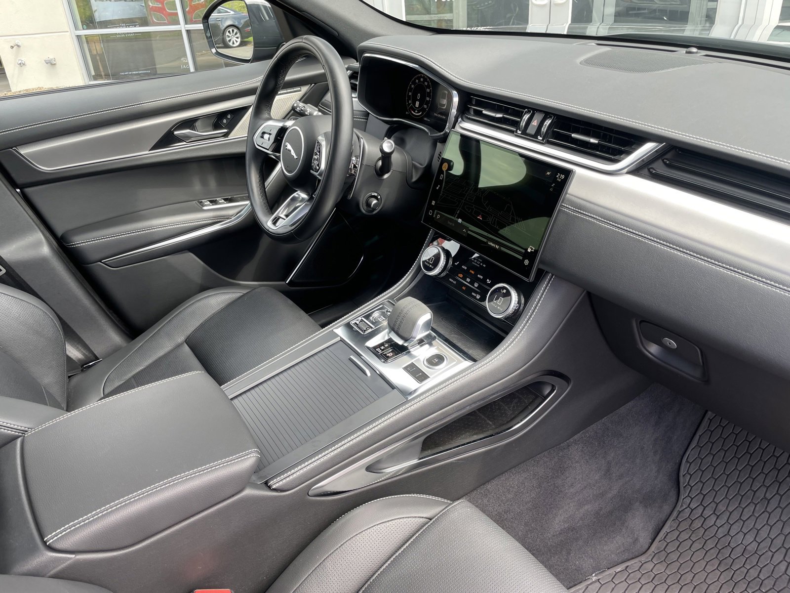 New 2024 Jaguar F-PACE R-Dynamic S image 10