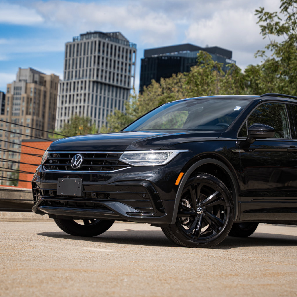 Certified 2024 Volkswagen Tiguan SE R-Line AWD/4WD image 2